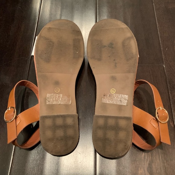 Lulu’s Sandals - Picture 4 of 4